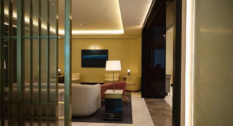 The Pearl Lounge on Arrivals