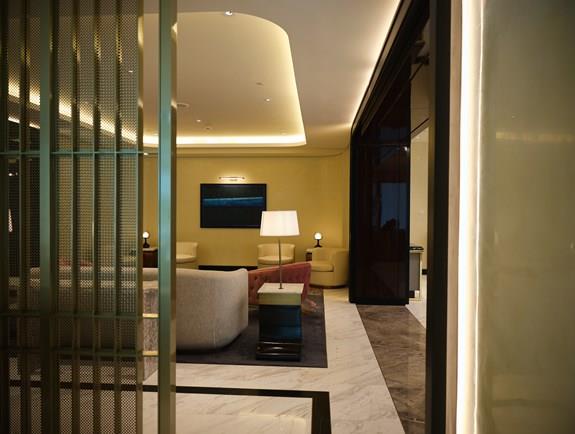 The Pearl Lounge on Arrivals